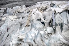 Cảnh tượng kỳ lạ trên sông ngàn năm tuổi khiến người xem xót xa