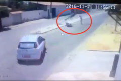 Clip tài xế xe máy đen đủi nhất quả đất