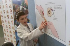 Cô bé 10 tuổi sáng tạo ra băng gạc vết thương cực thông minh