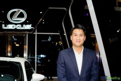 Em chồng Hà Tăng rạng rỡ bên xe sang Lexus RC Turbo