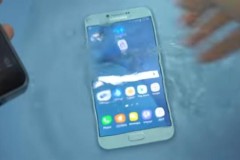 Galaxy A8 2016 c&#243; Always On hỗ trợ chống nước thế n&#224;o?