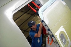 Liệu có thể mở cửa máy bay khi đang bay?