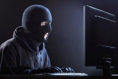 Lợi dụng mạng x&#227; hội ph&#225;t t&#225;n m&#227; độc, đòi ti&#234;̀n chu&#244;̣c