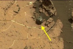 Mảnh thiên thạch nhẵn như được người mài trên sao Hỏa