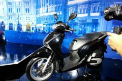 Nghẹt thở xem xe BMW cứu 70 người Iraq thoát khỏi lính bắn tỉa IS