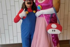 Ông bố phản pháo dân mạng sau khi bị chê bệnh hoạn trong bộ quần áo công chúa của Mario