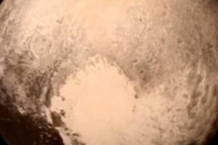 Phát hiện một đại dương ngầm khổng lồ trên Sao Diêm Vương