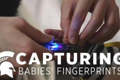 Phát triển thành công thiết bị lấy dấu vân tay của trẻ sơ sinh