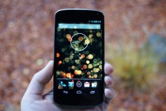 Smartphone 4 năm tuổi Nexus 4 đ&#227; c&#243; thể chạy Android 7.1