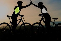 Smartphone Android - iPhone: Chuyện đi t&#236;m một người v&#244; địch