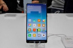 Smartphone của tương lai Mi Mix cháy hàng sau 10 giây