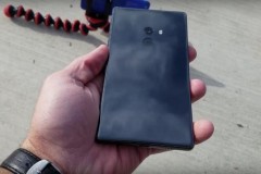 Thử nghiệm thả rơi smartphone viền cạnh siêu mỏng Mi MIX