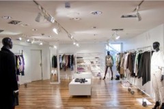 Cách trang trí shop quần áo hút khách hàng