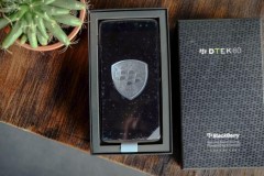 Tr&#234;n tay Blackberry DTEK60: Snapdragon 820, m&#224;n h&#236;nh 2K