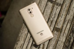 Tr&#234;n tay Huawei GR5 2017: Chụp xo&#225; ph&#244;ng như iPhone 7 Plus