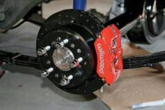 Vì sao đĩa phanh có lỗ