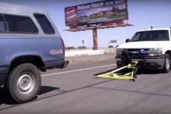 Xem cảnh sát Mỹ bắt xe vi phạm như cao bồi miền Tây