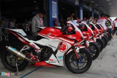 Cận cảnh mẫu xe đua dựa trên nền tảng Honda CBR250R