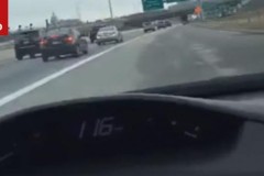 [VIDEO] Thanh niên 20 tuổi gặp nạn vì vừa lái xe vừa live stream Facebook