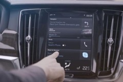 Volvo đi đầu trong ngành công nghiệp về tích hợp Skype trên ô tô