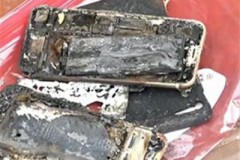 Iphone 7 tự dưng bốc cháy trong xe ôtô