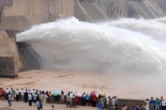 1 phút trước còn đông người xem, trong nháy mắt sự việc khiến ai nấy đều sững người