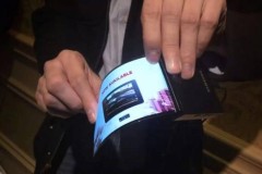 Apple v&#224; Samsung - Ai sẽ thắng ở cuộc đua m&#224;n h&#236;nh uốn cong?