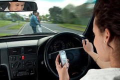 Bạn sẽ kh&#244;ng c&#242;n d&#225;m vừa l&#225;i xe vừa nghe điện thoại