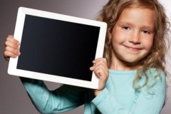 Chuyện cổ tích cuối năm 2016: Người lạ tìm cách trả lại iPad cho bé gái