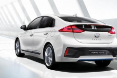 Hyundai IONIQ Hybrid - Đối thủ Toyota Prius được chế tạo như thế nào? [INFOGRAPHIC]