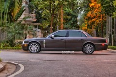 Khám phá Jaguar XJ Vanden Plas - chất 'báo gấm' Anh Quốc trên chiếc xe độc nhất Việt Nam