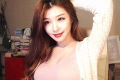 Nữ giảng viên xinh đẹp nhất Hàn Quốc: ngày dạy học, tối làm streamer