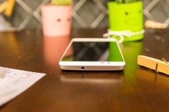 Smartphone khung vỏ nh&#244;m, m&#224;n h&#236;nh 5.5 inch Full HD giảm gi&#225;