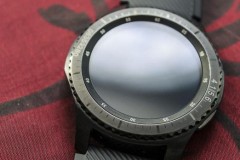 Tr&#234;n tay Samsung Gear S3 Frontier: Mạnh mẽ v&#224; nam t&#237;nh hơn