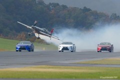 Video: Bộ 3 Lexus LC 500 đua tốc độ với máy bay thể thao