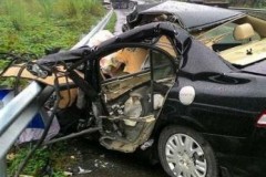 Va chạm với xe tải, lái xe Honda Civic tử vong trên đường cao tốc Hà Nội - Lào Cai