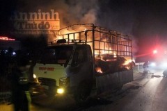 Xe tải bất ngờ bốc cháy ngay trước cổng trường học