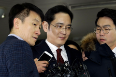 Hàn Quốc cân nhắc tác động kinh tế việc bắt lãnh đạo Samsung