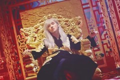 Sơn Tùng M-TP ngạo nghễ trên ngai vàng mà vẫn cô đơn tột cùng trong MV ‘Lạc trôi’