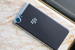 Ảnh thực tế bản mẫu BlackBerry Mercury với bàn phím QWERTY