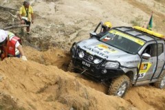 Bán tải Nissan Navara đoạt ngôi vương của thử thách Rainforest