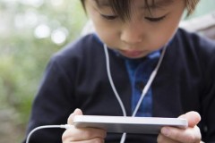 C&#225;ch kho&#225; m&#224;n h&#236;nh h&#236;nh để trẻ em kh&#244;ng nghịch điện thoại