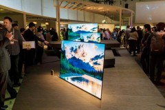 [CES 2017] Hình ảnh Bravia A1: TV OLED mỏng như tranh treo của Sony