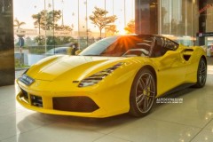 Chùm ảnh "ngựa chồm" Ferrari 488 GTB khoe dáng tại Hà Nội trong ngày đầu tiên của năm 2017