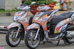 Hai chiếc Honda SH300i độ đồ chơi đón Tết ở Sài Gòn