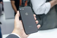 iPhone 7 b&#225;n chạy, iPhone 6 v&#224; iPhone SE kịch s&#224;n ngang nhau