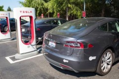 Mức phí sạc dành cho một chiếc Tesla là bao nhiêu?