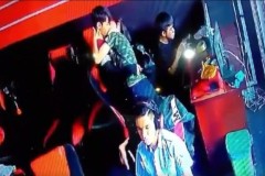 Nam game thủ sướng nhất năm được bạn gái cưỡng hôn trong quán net