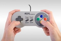 Ngỡ ngàng với tay cầm 4 nút có thể chiến được mọi tựa game