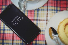 S7 Edge đen bóng bán ra với bộ nhớ trong lên đến 128GB